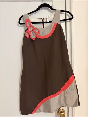 Sine size 4- Brown and Coral Sleeveless Mini Dress with Decorative Flower